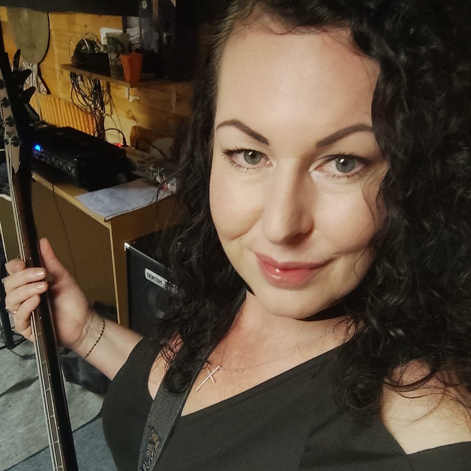 Ivana Schejbalová - Basová kytara